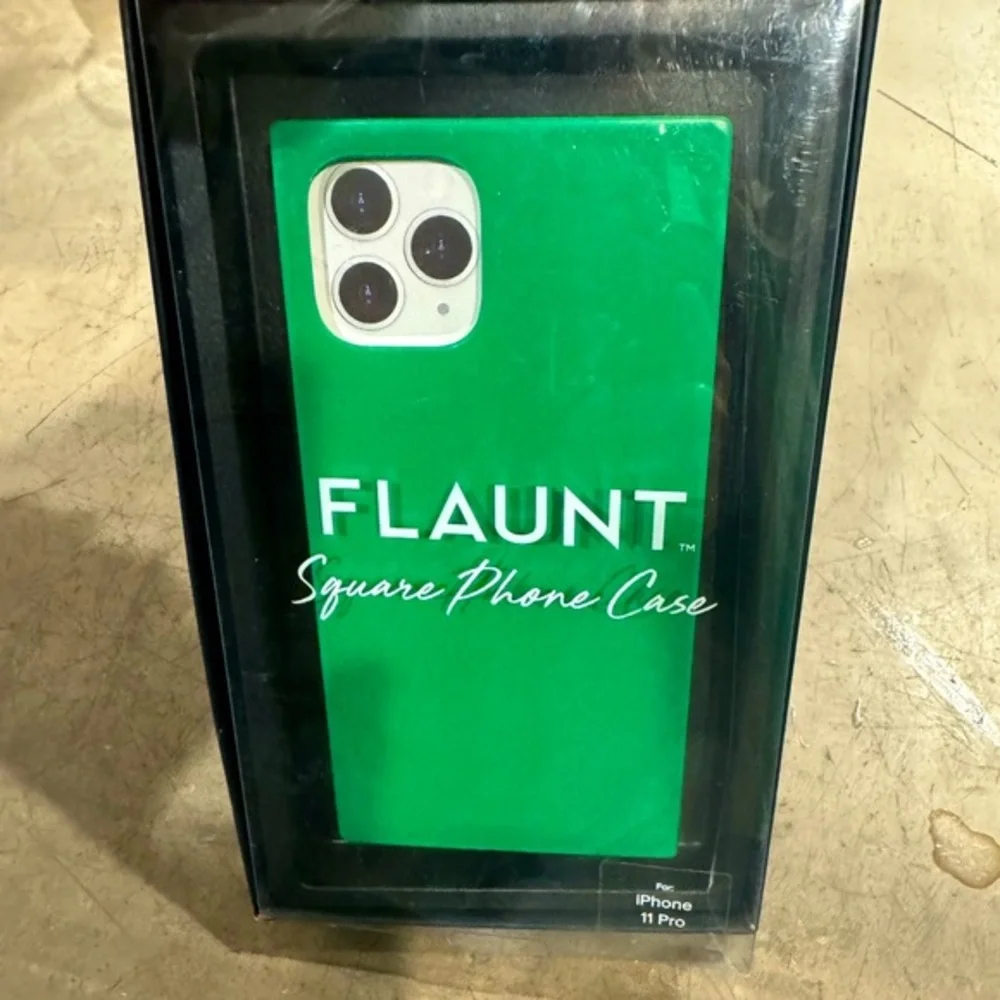 FLAUNT squared corners iPhone case🤩EUC🤩fun color, soft yet protective-see pic: